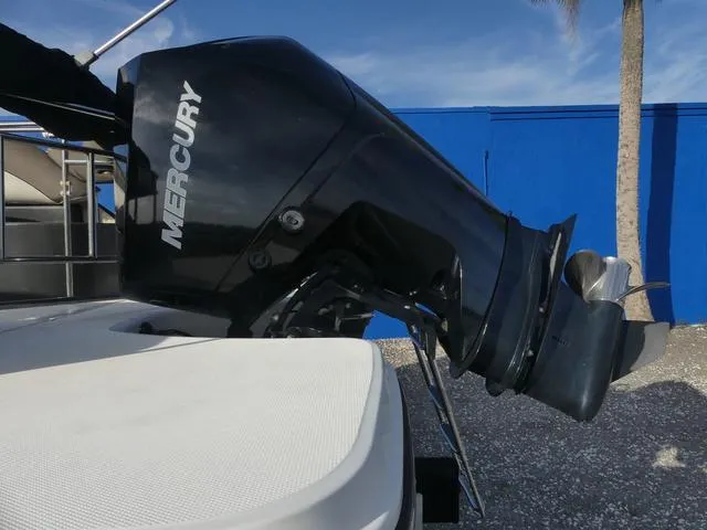 Slide: The Image of Bayliner Element XR7 2019 - 43