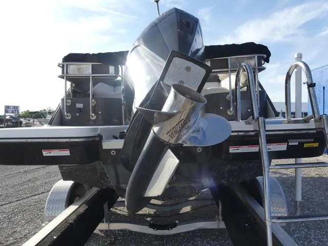 Slide: The Image of Bayliner Element XR7 2019 - 44