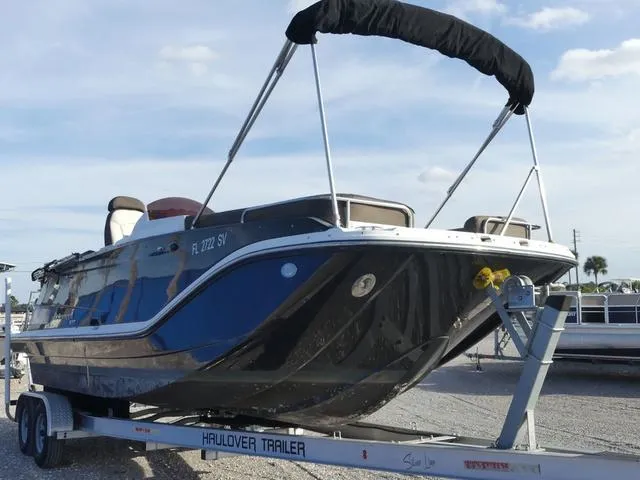 Slide: The Image of Bayliner Element XR7 2019 - 5