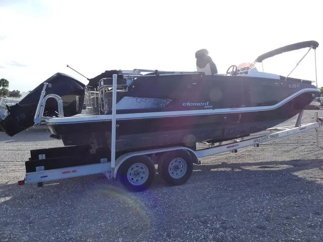 Slide: The Image of Bayliner Element XR7 2019 - 8