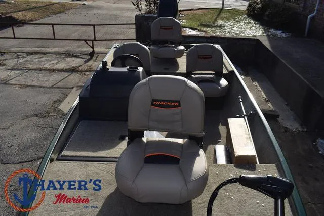 Slide: The Image of Tracker Bass Tracker Classic Limited 2025 - 14