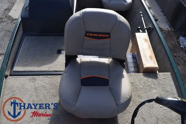 Slide: The Image of Tracker Bass Tracker Classic Limited 2025 - 15