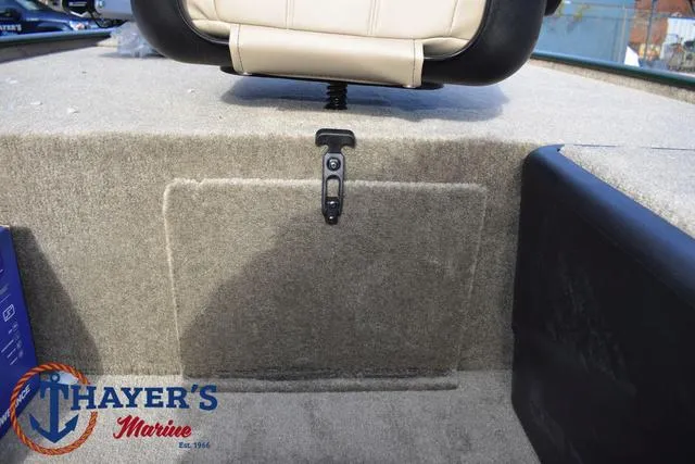 Slide: The Image of Tracker Bass Tracker Classic Limited 2025 - 18