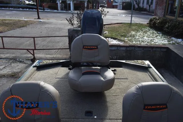 Slide: The Image of Tracker Bass Tracker Classic Limited 2025 - 25