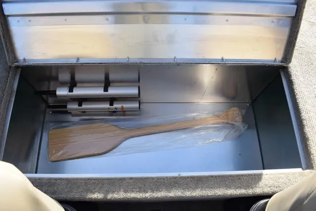 Slide: The Image of Tracker Bass Tracker Classic Limited 2025 - 26