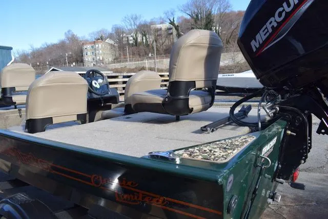 Slide: The Image of Tracker Bass Tracker Classic Limited 2025 - 27