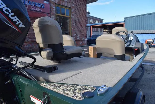 Slide: The Image of Tracker Bass Tracker Classic Limited 2025 - 28