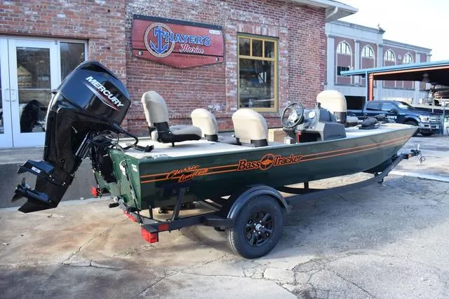 Slide: The Image of Tracker Bass Tracker Classic Limited 2025 - 30