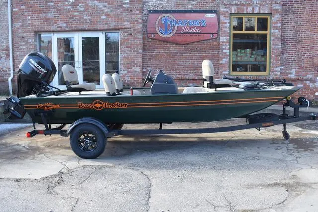 Slide: The Image of Tracker Bass Tracker Classic Limited 2025 - 31