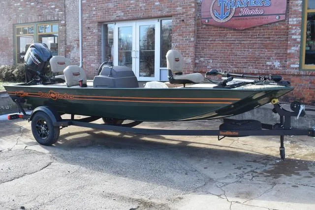 Slide: The Image of Tracker Bass Tracker Classic Limited 2025 - 32