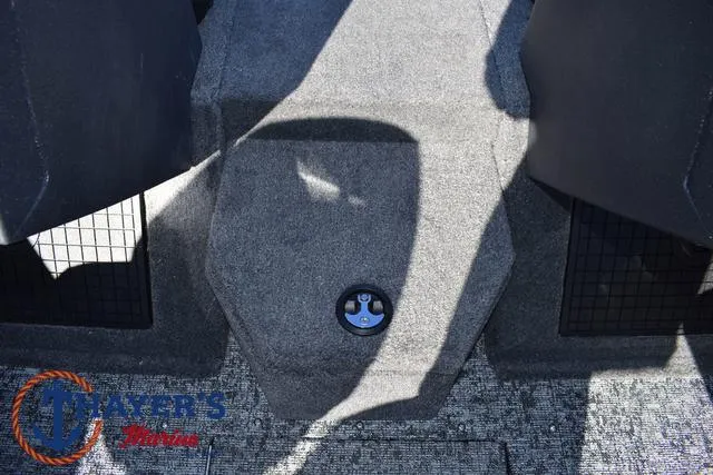 Slide: The Image of Tracker Targa V-18 Combo 2025 - 15