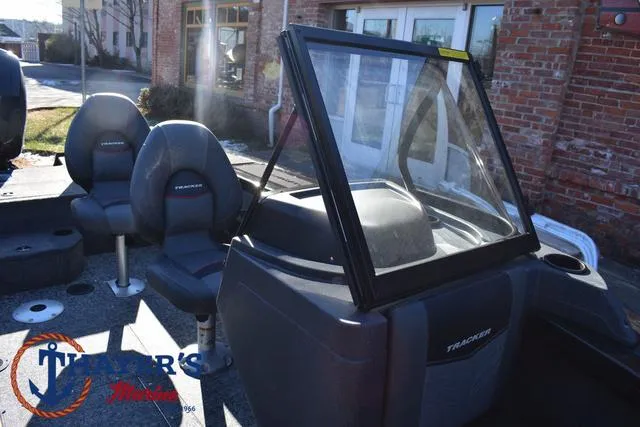 Slide: The Image of Tracker Targa V-18 Combo 2025 - 18