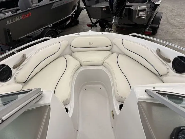 Slide: The Image of Crownline Boats 210 LX 2005 - 23