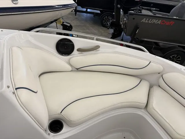 Slide: The Image of Crownline Boats 210 LX 2005 - 24