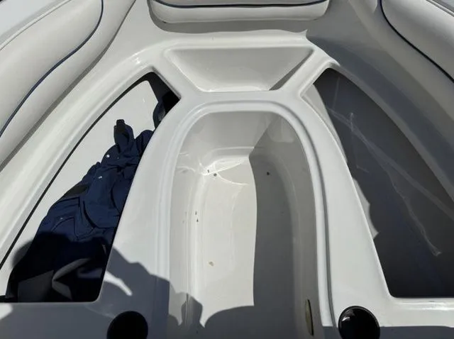 Slide: The Image of Crownline Boats 210 LX 2005 - 17