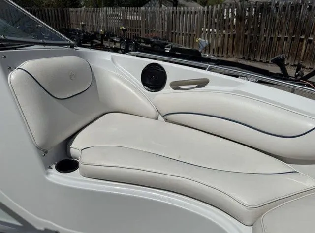 Slide: The Image of Crownline Boats 210 LX 2005 - 18