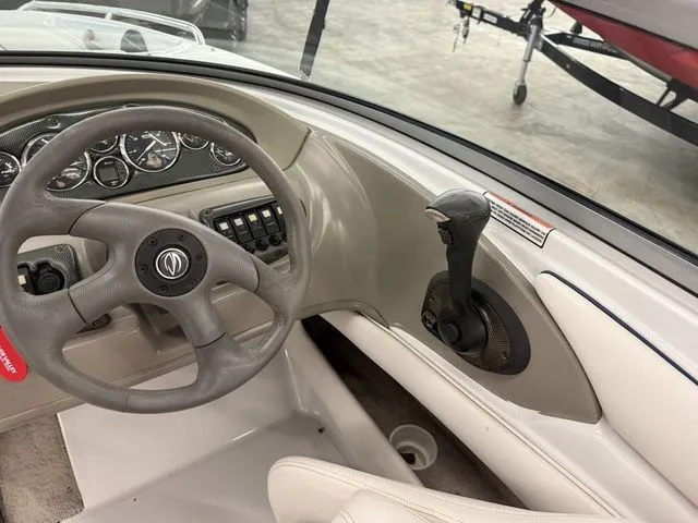 Slide: The Image of Crownline Boats 210 LX 2005 - 22