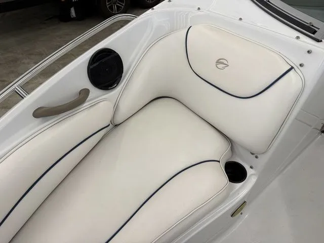 Slide: The Image of Crownline Boats 210 LX 2005 - 28