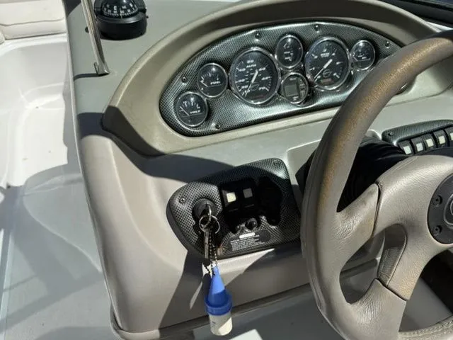 Slide: The Image of Crownline Boats 210 LX 2005 - 12