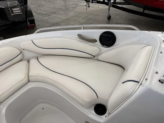 Slide: The Image of Crownline Boats 210 LX 2005 - 25