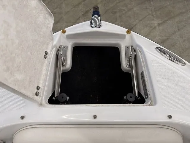 Slide: The Image of Crownline Boats 210 LX 2005 - 30