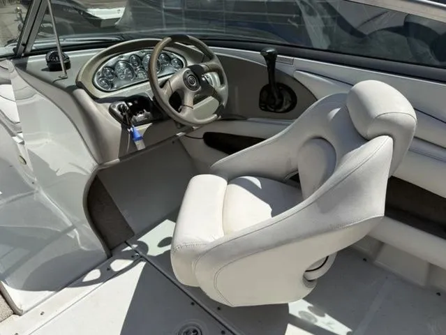 Slide: The Image of Crownline Boats 210 LX 2005 - 9