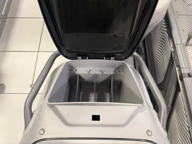 Slide: The Image of Sea-Doo Switch Cruise Limited 21 2025 - 18