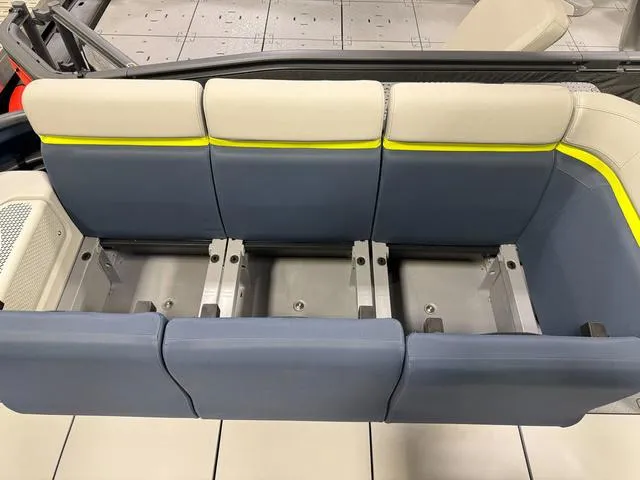 Slide: The Image of Sea-Doo Switch Cruise Limited 21 2025 - 6