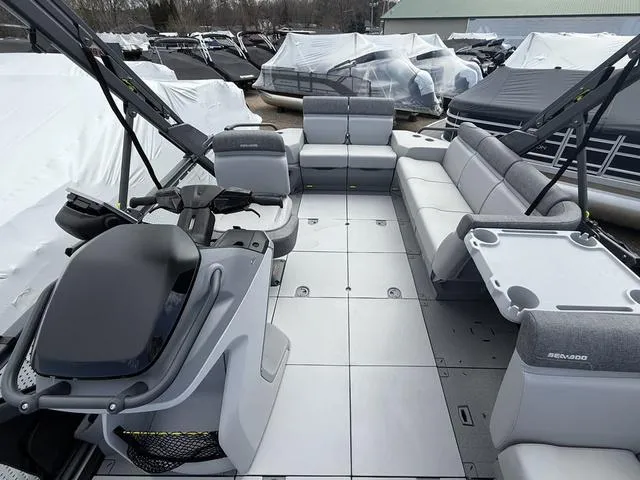 Slide: The Image of Sea-Doo Switch Cruise 21 2025 - 11