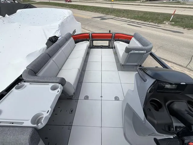 Slide: The Image of Sea-Doo Switch Cruise 21 2025 - 6