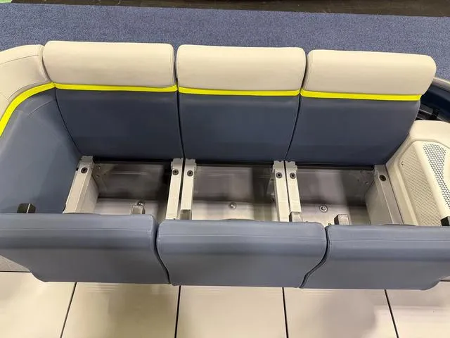 Slide: The Image of Sea-Doo Switch Cruise Limited 21 2025 - 10