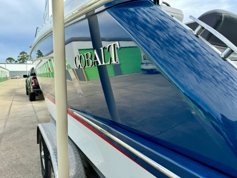 Slide: The Image of Cobalt R8 Outboard 2022 - 53