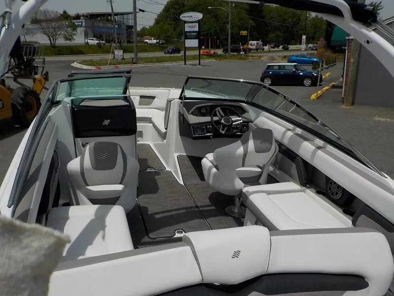 Slide: The Image of Four Winns HD 240 OB 2020 - 17