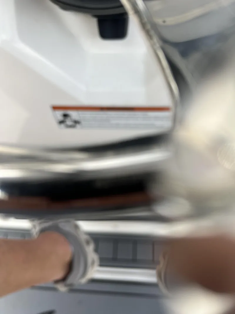 Slide: The Image of Robalo R222 2021 - 13