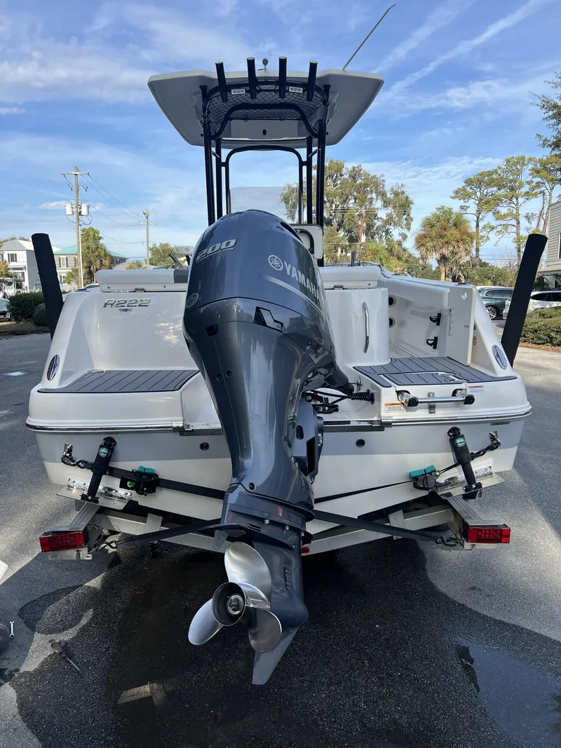 Slide: The Image of Robalo R222 2021 - 19