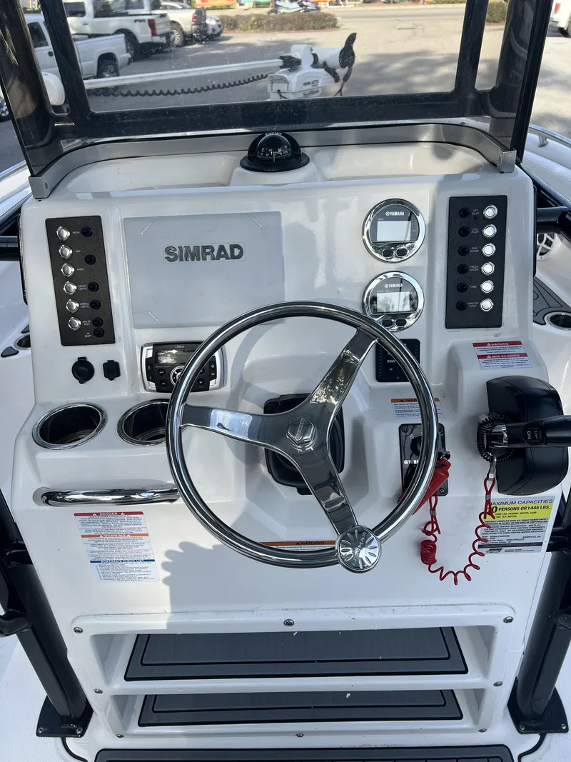 Slide: The Image of Robalo R222 2021 - 23