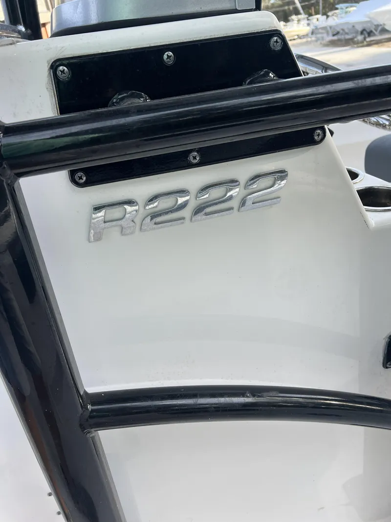 Slide: The Image of Robalo R222 2021 - 8