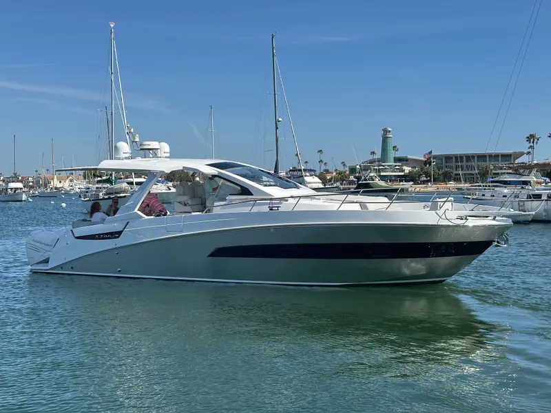 Slide: The Image of Azimut 40 Verve 2019 - 1