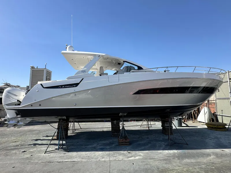 Slide: The Image of Azimut 40 Verve 2019 - 13