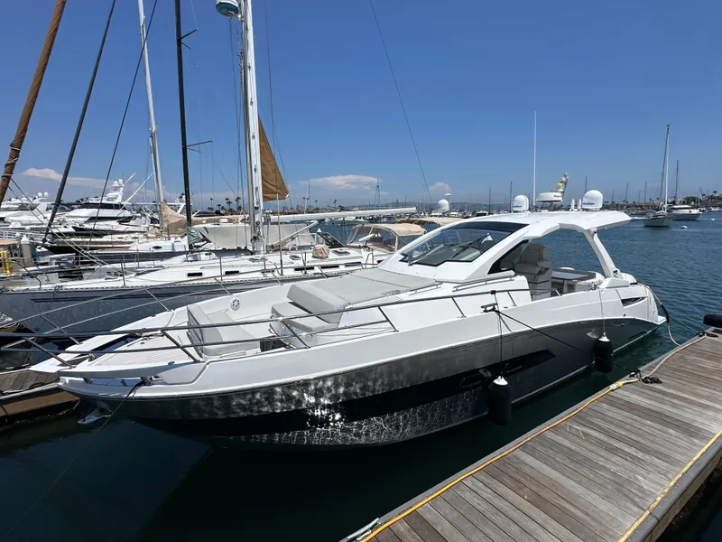 Slide: The Image of Azimut 40 Verve 2019 - 4