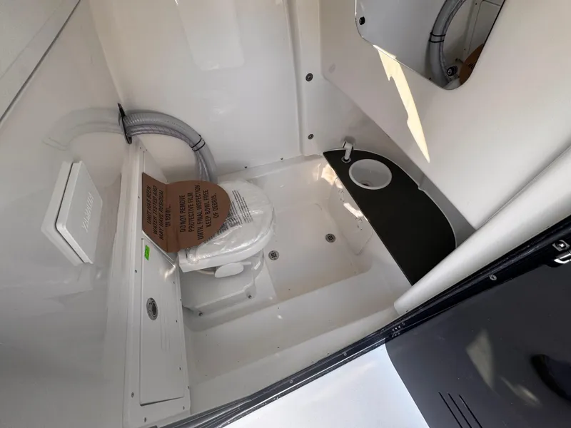 Slide: The Image of Sea Pro 245 FLX 2025 - 57