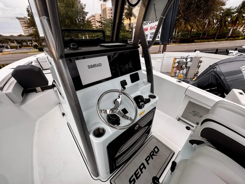 Slide: The Image of Sea Pro 245 FLX 2025 - 89