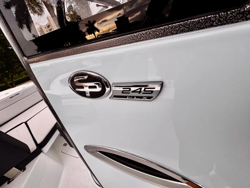 Slide: The Image of Sea Pro 245 FLX 2025 - 92