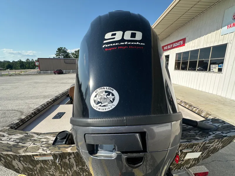 Slide: The Image of 2024 Avid 18SC Rogue boat with 90 horsepower four-stroke engine, ultra-low emission. - 7