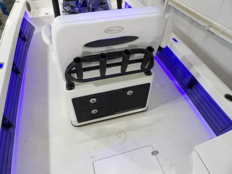 Slide: The Image of Pathfinder 2500 Hybrid 2025 - 17