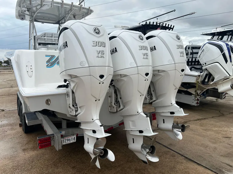 Slide: The Image of 2021 Contender 39 ST boat with triple Yamaha 300 V6 outboard engines. - 6