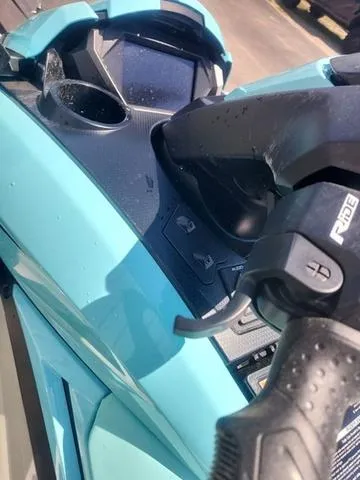 Slide: The Image of 2025 Yamaha WaveRunner FX Cruiser HO, close-up of handlebars and dashboard controls. - 5