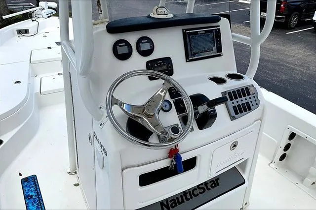 Slide: The Image of NauticStar 244 XTS 2015 - 29
