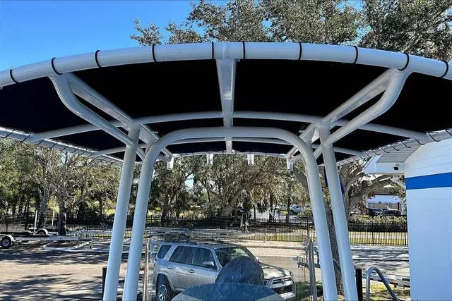 Slide: The Image of Robalo R202EX 2023 - 10