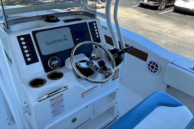 Slide: The Image of Robalo R202EX 2023 - 11